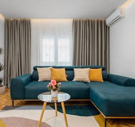 Luxury Beyond Apartment *