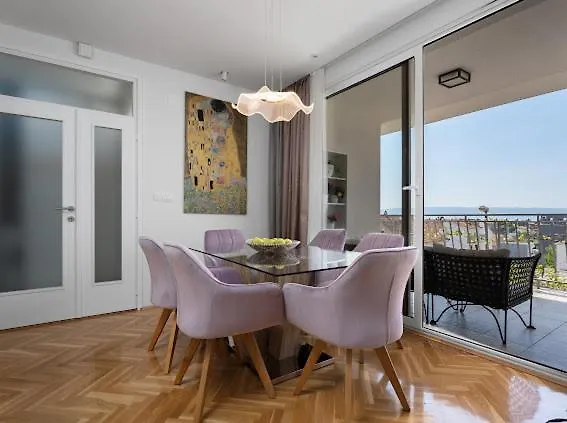 Luxury Beyond Apartament *