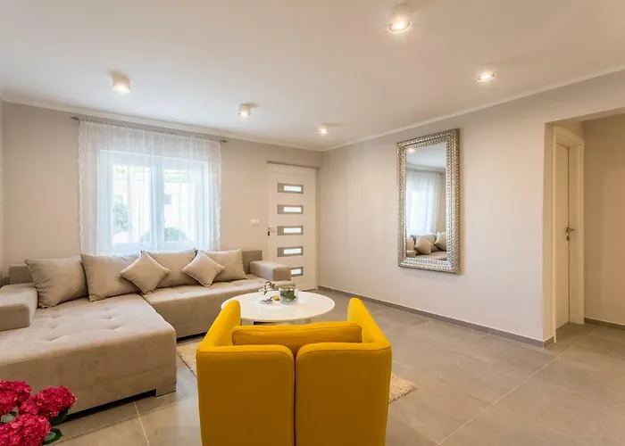 Luxury Beyond Apartament