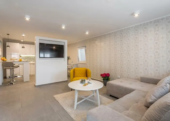 Luxury Beyond Apartament